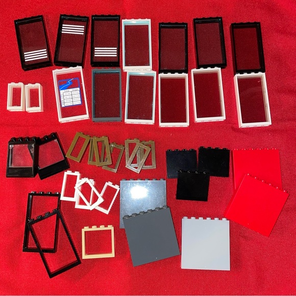 UPDATED: LEGO Window / Door Frame / Building Panel Assortment —46 pieces - Picture 13 of 13